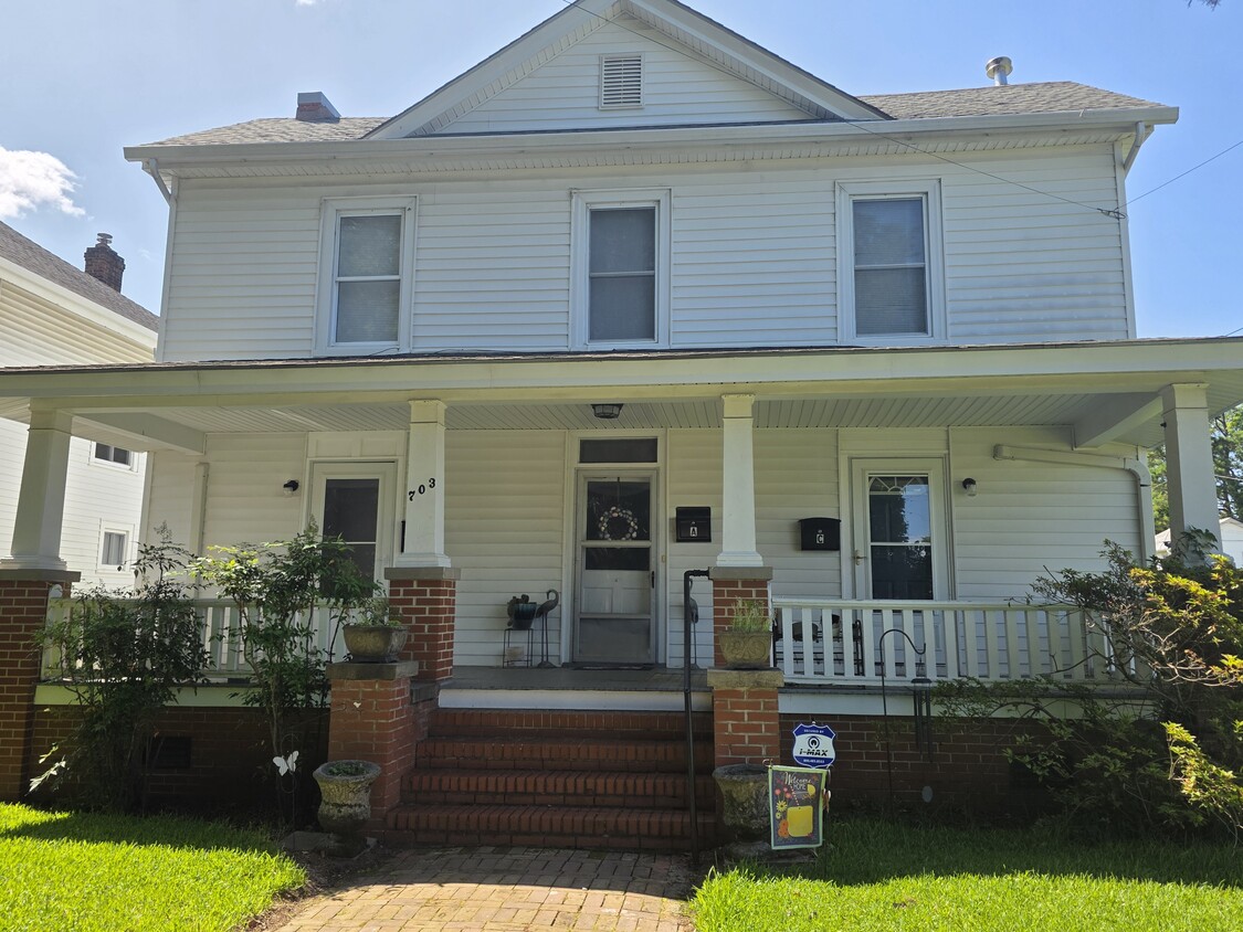 Front of building - 703 1st St