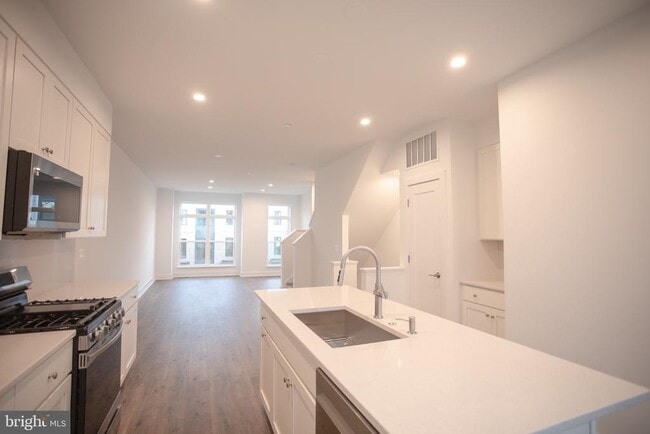 Foto del edificio - 2136 Tysons Ridgeline Rd