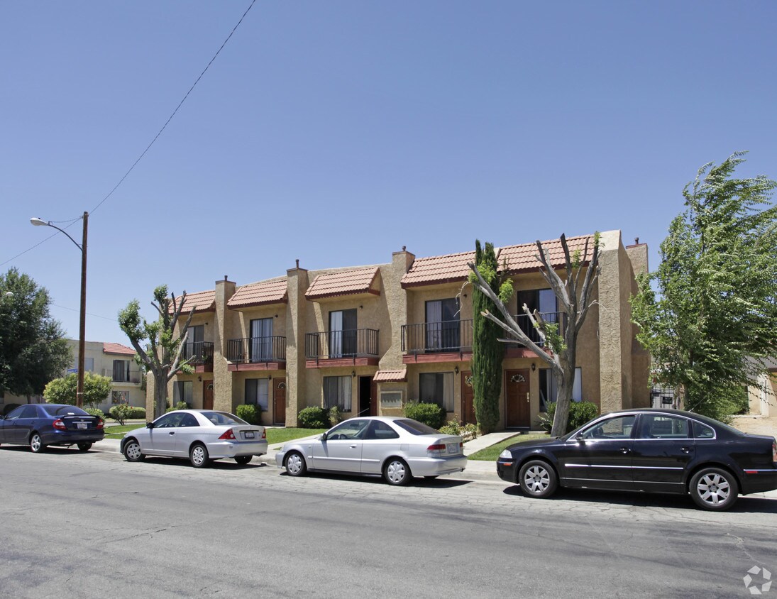 Primary Photo - 437 E Avenue Q7