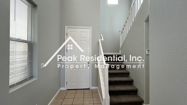 Building Photo - Spacious 4bd/2ba House with 2 Car Garage