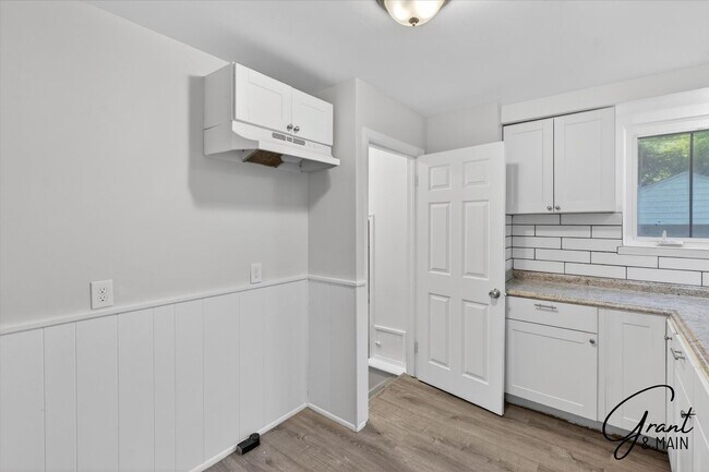 Foto del edificio - $1,350 - 3 Bed / 1 Bath  Home