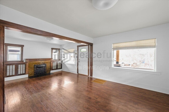 Building Photo - 662 E Redondo Ave