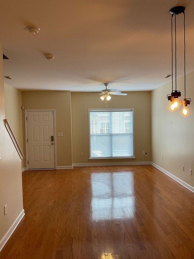Building Photo - Available Now!! Beautiful 2 Bedroom Town H...