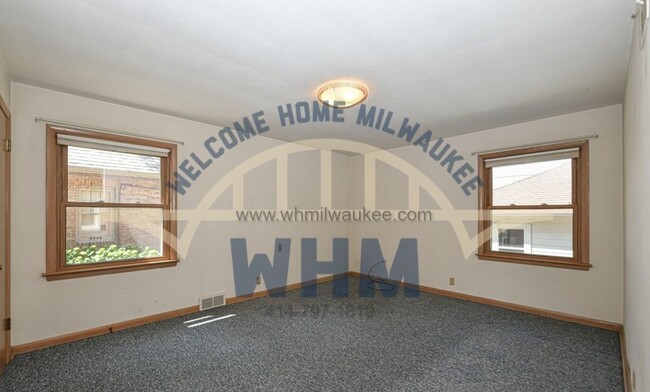 Building Photo - COMING SOON Welcome Home to this Charming ...