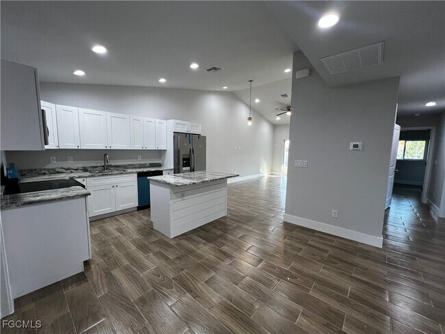Foto del edificio - 1106 Cape Coral Pkwy W