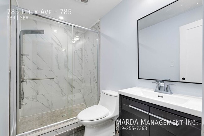 Photo du bâtiment - NEW RENOVATED 3 BED / 2.5 BATH! + HYDRO & GAS