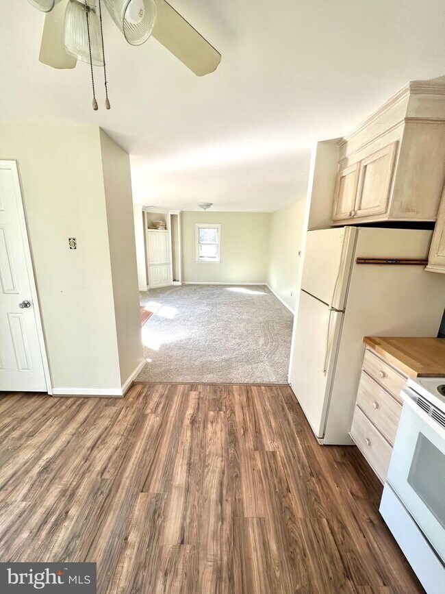 Foto del edificio - 8058 Croom Rd