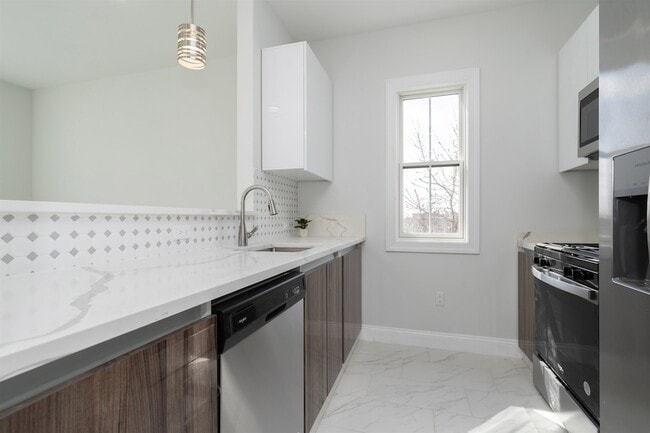 Building Photo - 144 Bergen Ave