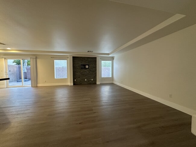 Building Photo - 6752 Philharmonic Ave