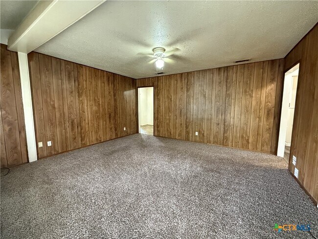 Foto del edificio - 503 E Dean Ave