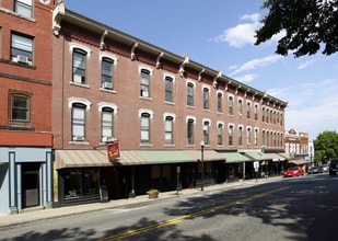 Building Photo - 140 Main St