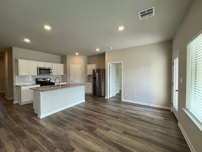 Building Photo - 3 Bedroom New Construction Home