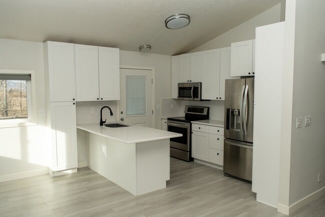 Building Photo - 427 S 1200 W