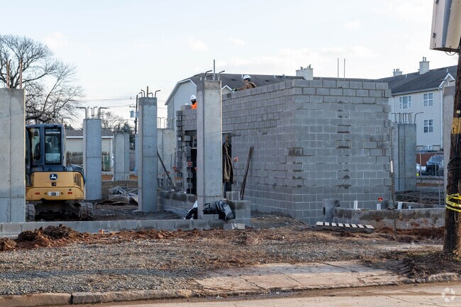 12/22/2021 Construction - 33-37 W Price St