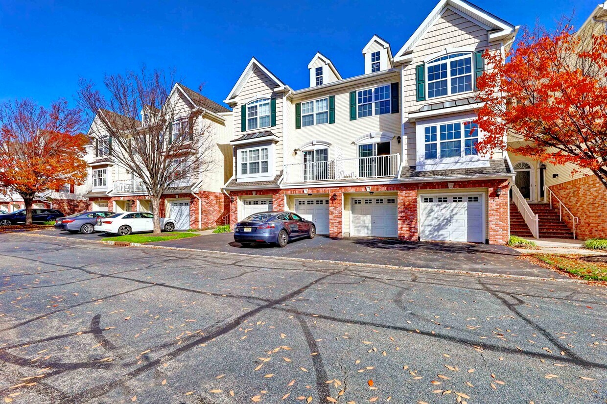 Primary Photo - 11 Bayside Dr