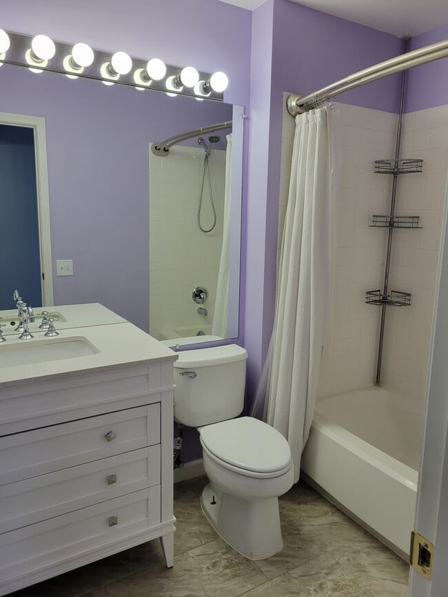 2nd Master Bathroom - 8202 Catbird Cir
