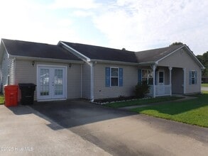 Building Photo - 1001 Sundown Dr