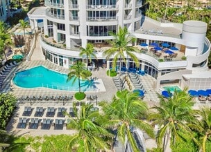 Building Photo - 17375 Collins Ave