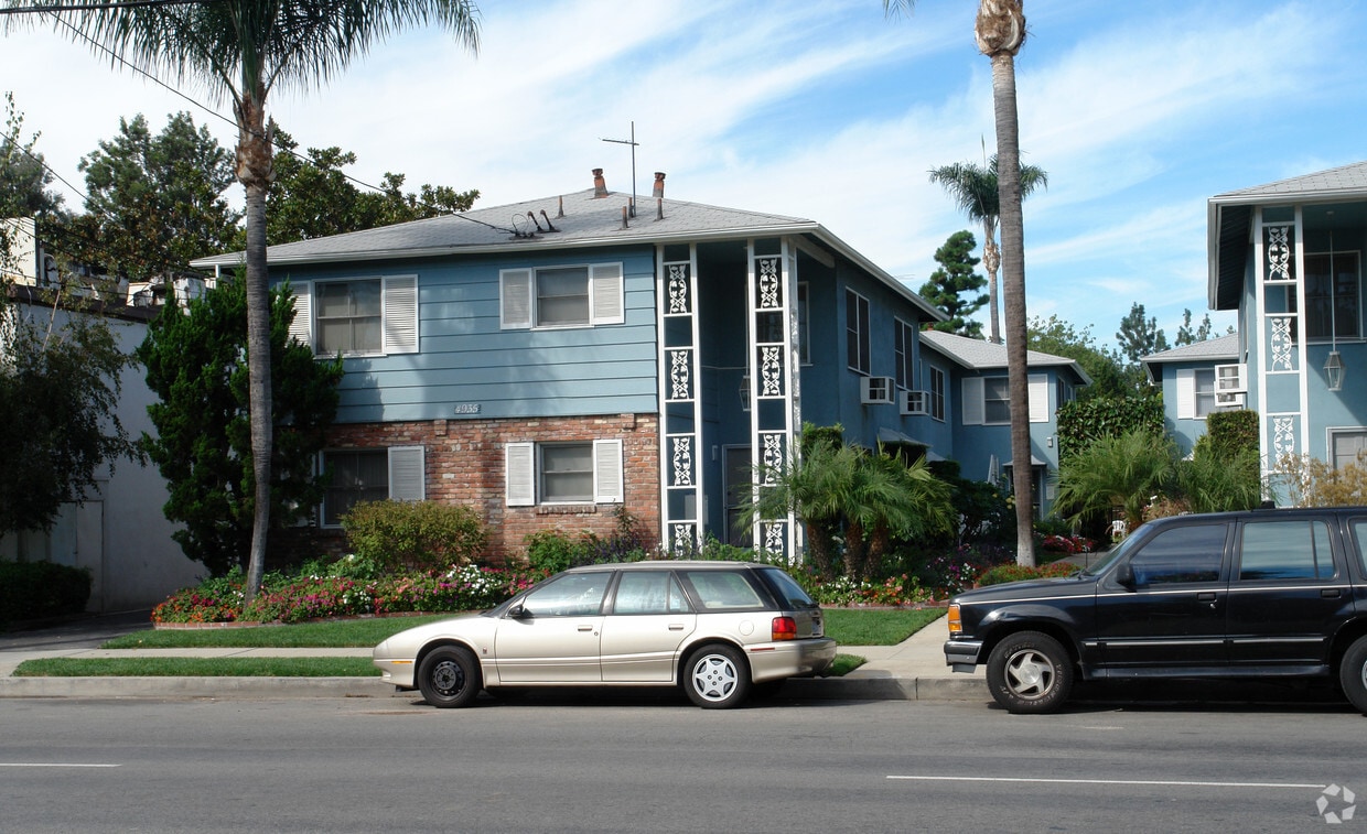 Building Photo - 4935-4941 Whitsett Ave