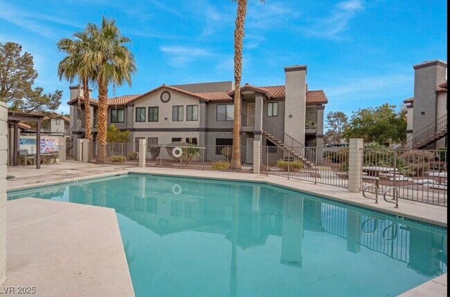 Foto del edificio - 1575 W Warm Springs Rd