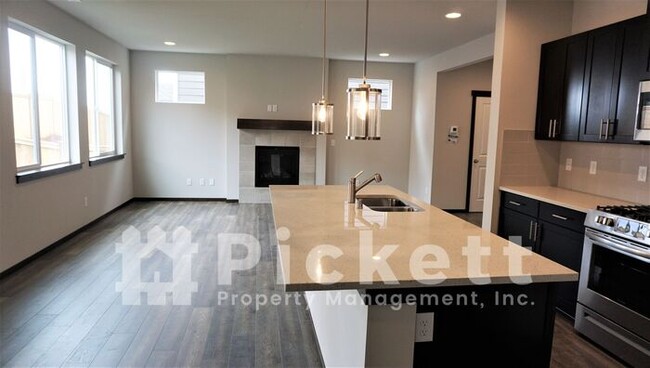 Building Photo - 4 Bedroom at The Reserve at West Hills *MO...