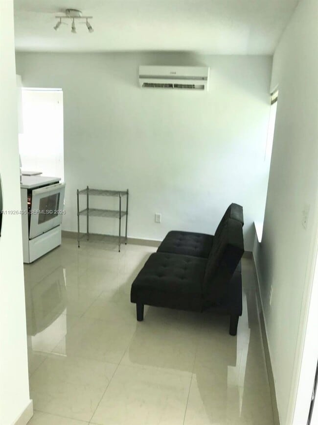 Foto del edificio - 2465 NE 183rd St