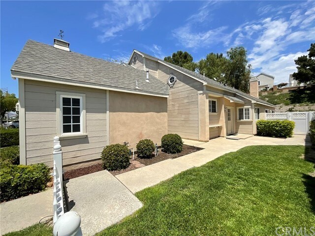 Foto del edificio - 21032 Primrose Ln