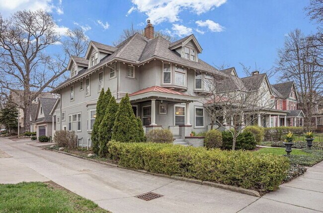 Foto del edificio - 414 Paris Ave SE