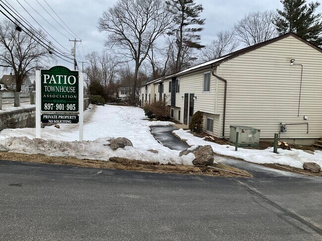 Entrance to Complex - 905 Mammoth Rd