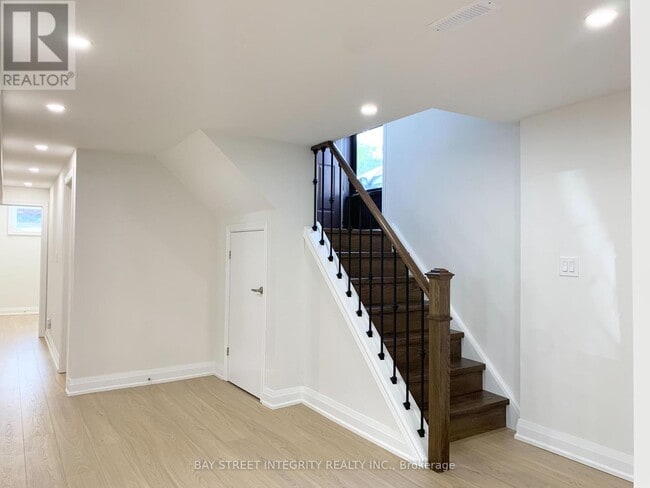 Building Photo - 77 Wareside Rd