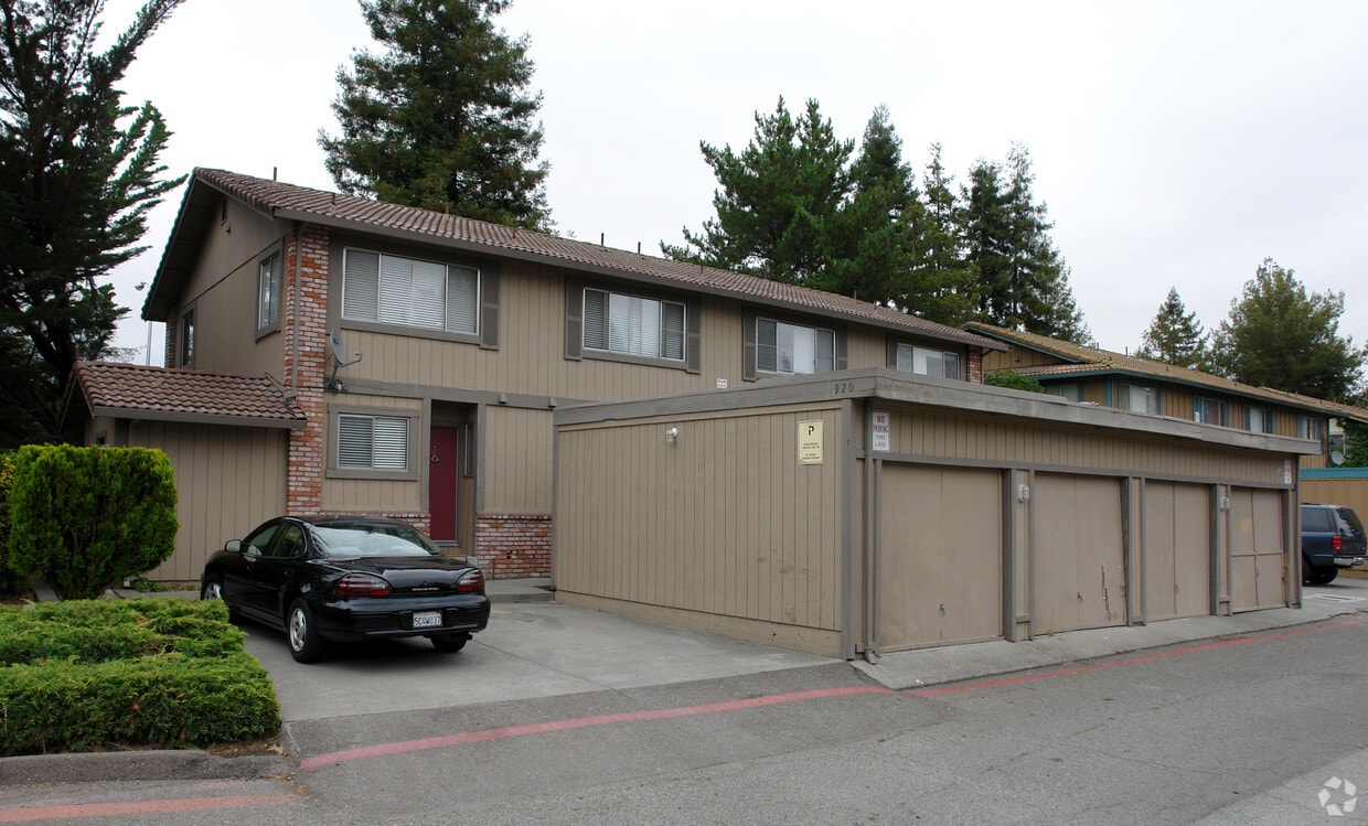 Primary Photo - 920 Civic Center Dr
