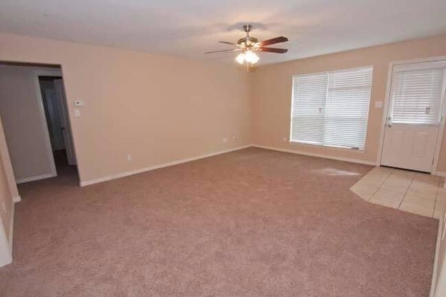 Foto del edificio - 19626 Autumn Creek Ln