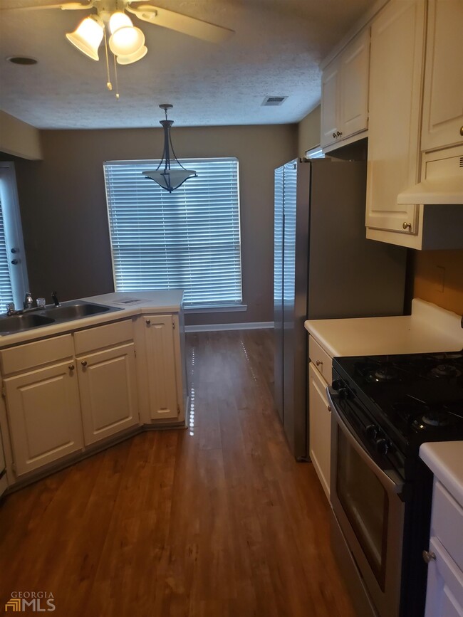 Building Photo - 7919 Woodlake Dr