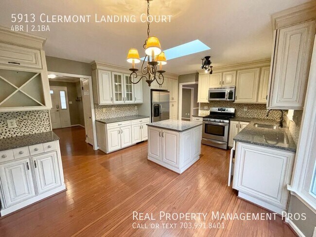 Photo - 5913 Clermont Landing Ct House