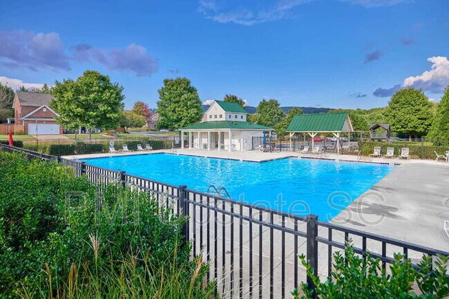 Foto del edificio - 120 Haddington Ln