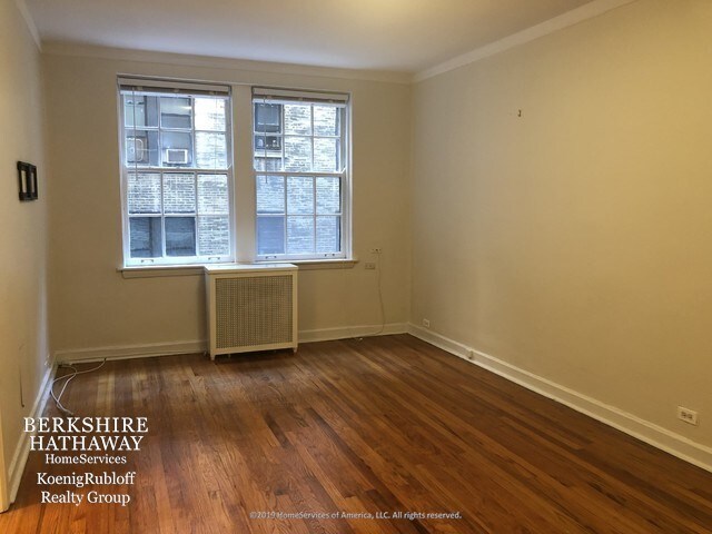 Building Photo - 422 W Melrose St