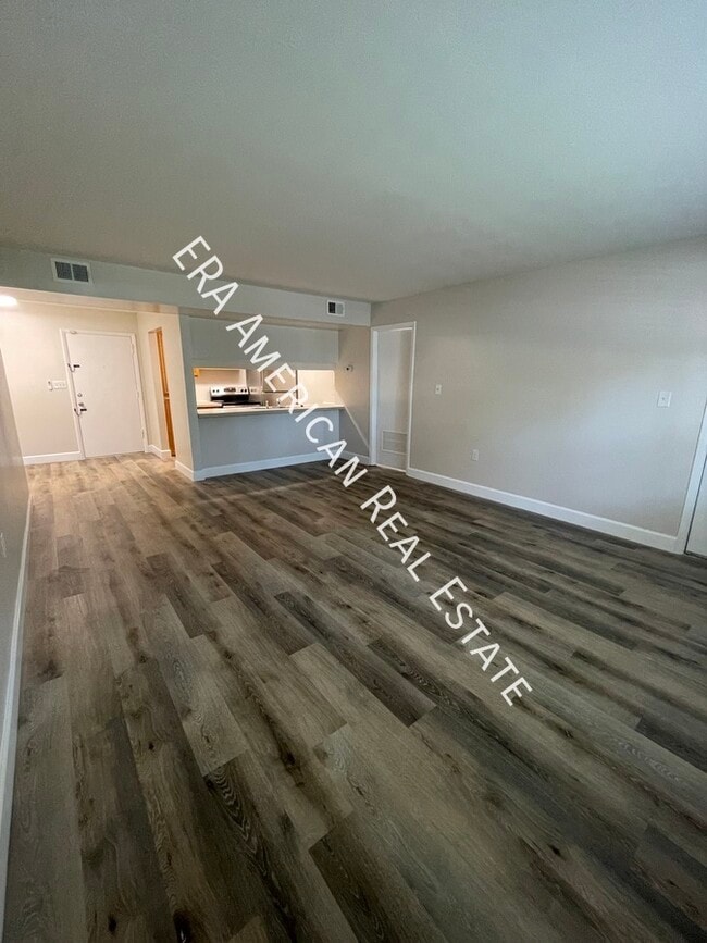 Building Photo - 613 Colonial Dr