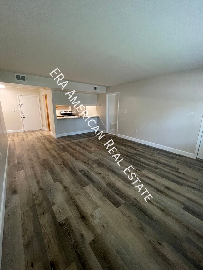 Foto del edificio - 613 Colonial Dr