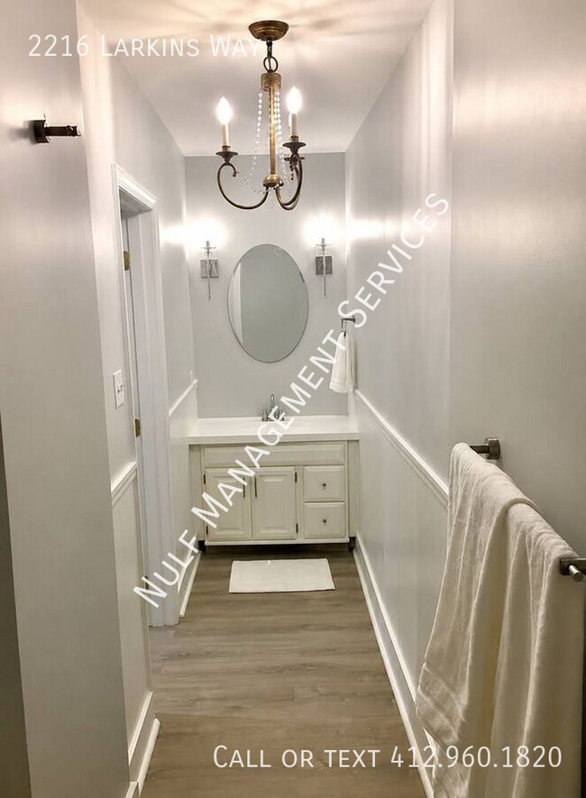Foto del edificio - 2216 Larkins Wy