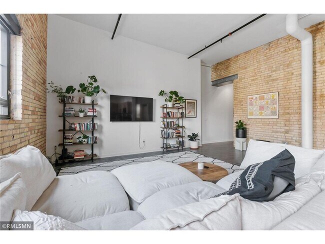 Foto del edificio - 404 N Washington Ave