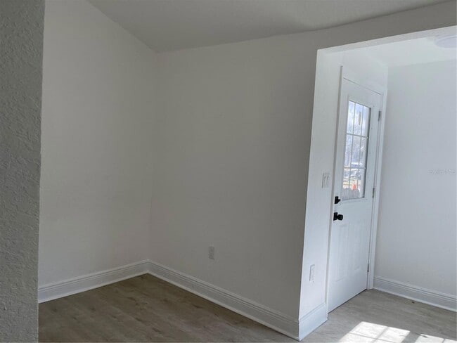 Foto del edificio - 114 W Amelia Ave