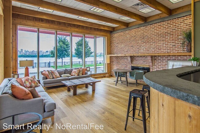 Building Photo - Studio, 1 bath Apartment - 930 River Road