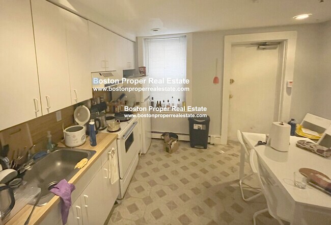 Building Photo - 80 Fenway St