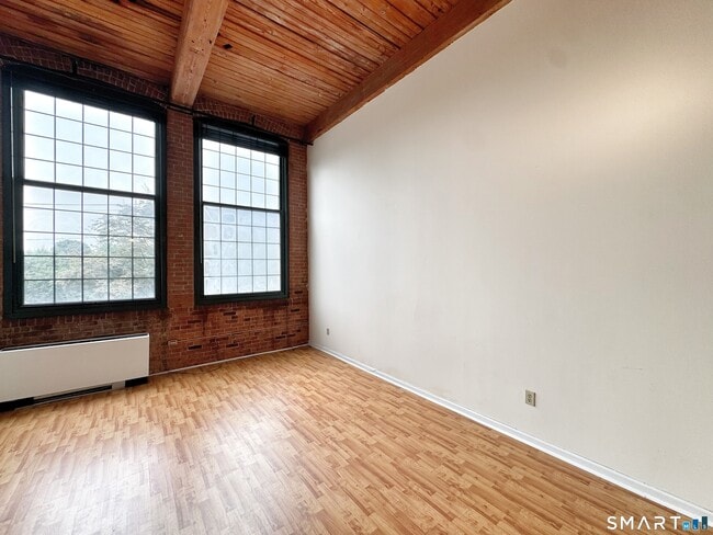 Building Photo - 25 Grand St