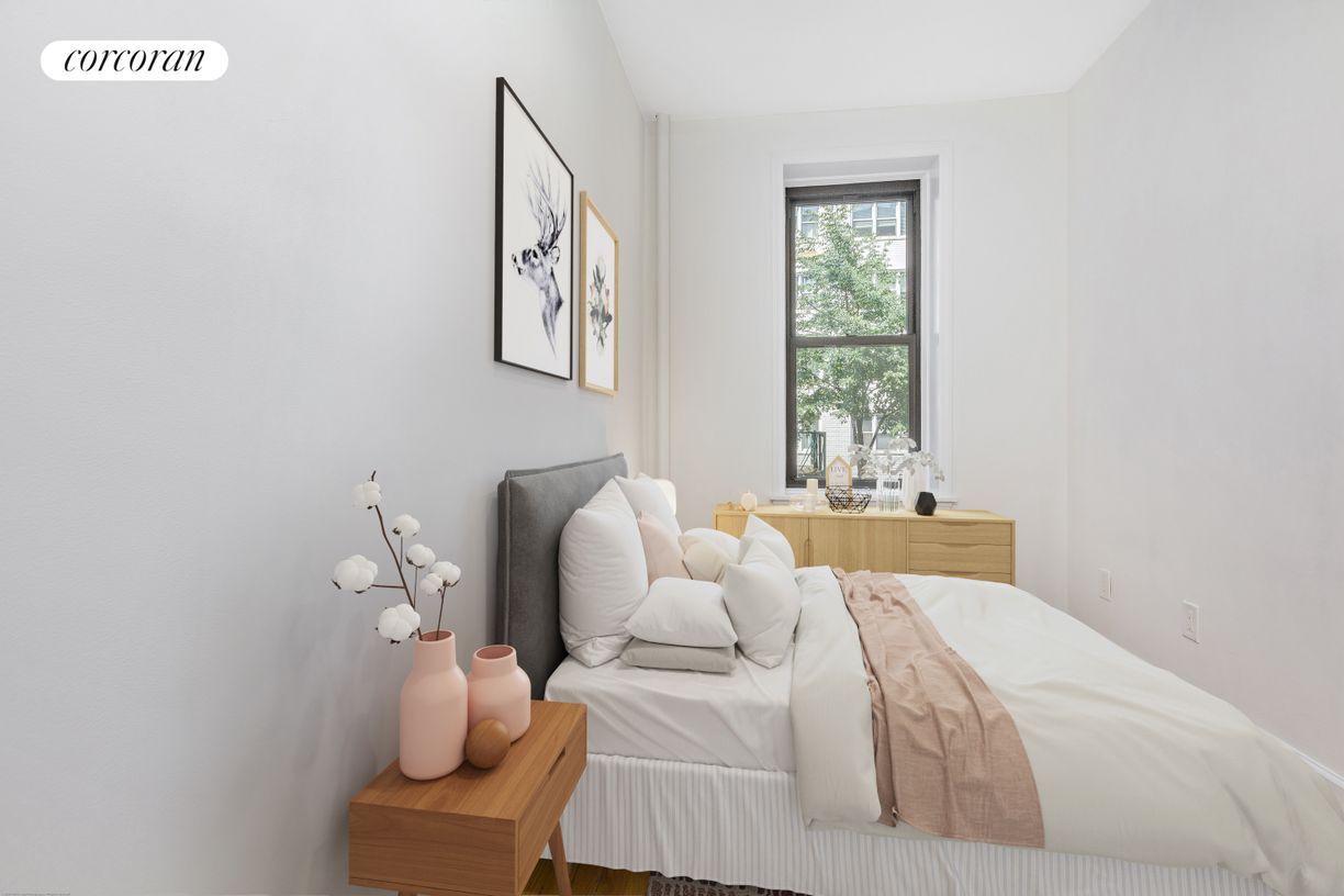 Foto principal - 532 E 82nd St