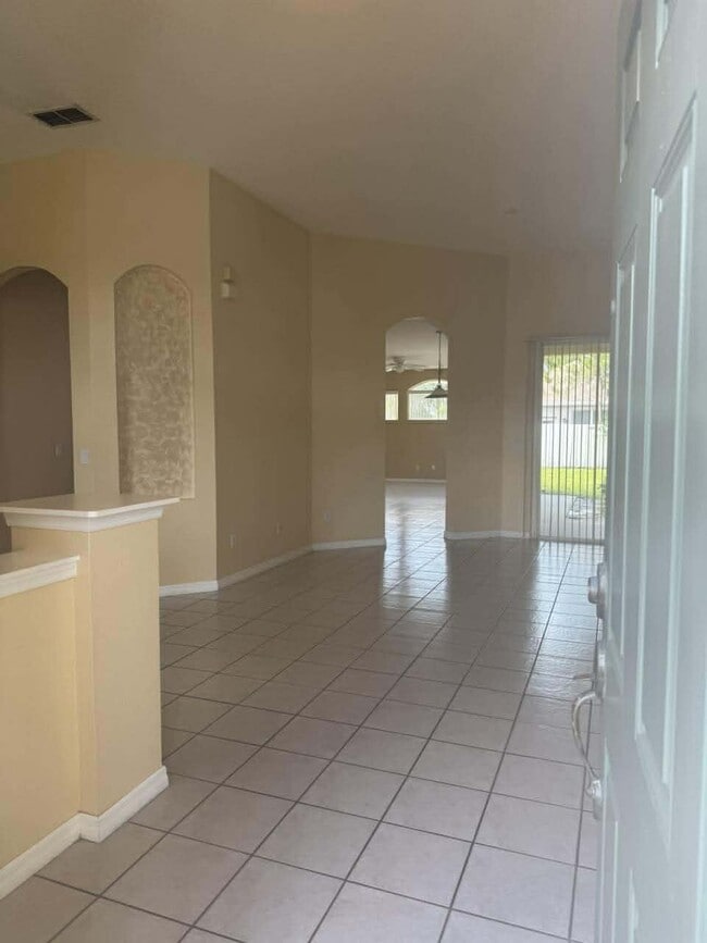 Building Photo - 2725 Old Redpine Way