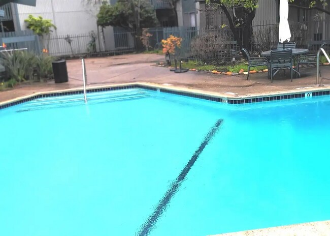 Building Photo - 1036 Oak Grove Rd