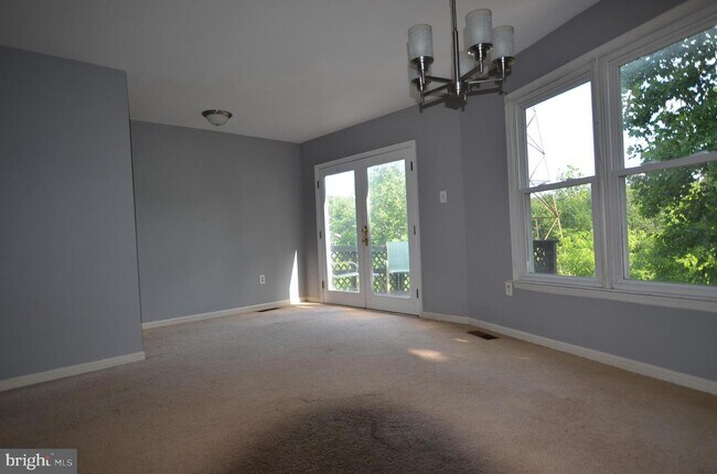 Building Photo - 35 Kingston Terrace