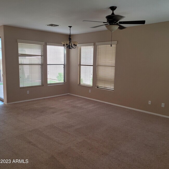 Foto del edificio - 3485 S Seneca Way