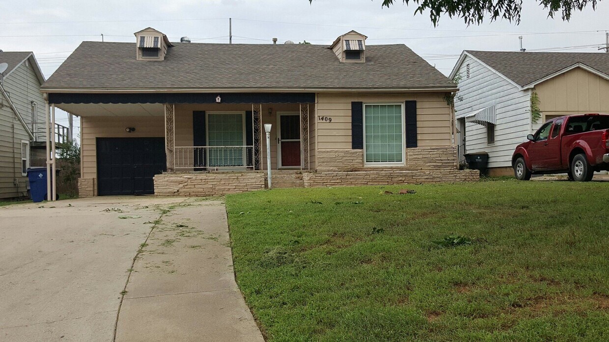 Primary Photo - 1409 W Spruce Ave